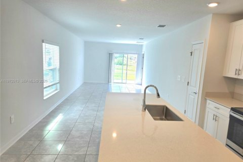 House in Winter Haven, Florida 3 bedrooms, 134.89 sq.m. № 2031061 - photo 3