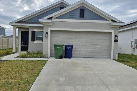 House in Winter Haven, Florida 3 bedrooms, 134.89 sq.m. № 2031061