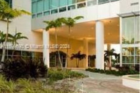 Propiedad comercial en venta en Aventura, Florida № 1864883 - foto 3