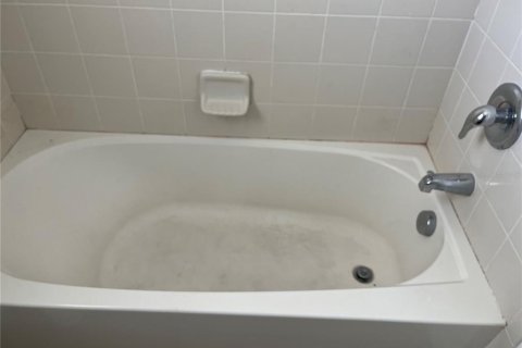 Adosado en venta en Orlando, Florida, 4 dormitorios, 140.75 m2 № 1670665 - foto 13