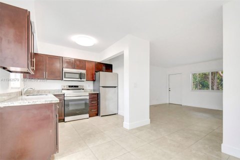 Appartement à louer à Hallandale Beach, Floride: 2 chambres, 111.48 m2 № 2049242 - photo 5