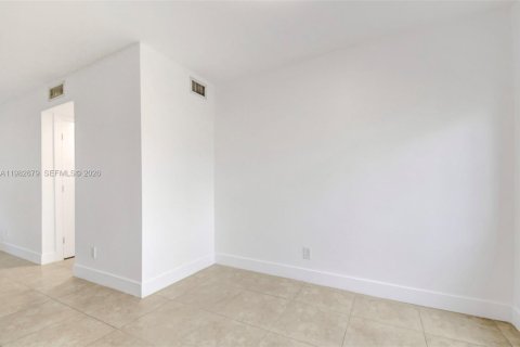 Appartement à louer à Hallandale Beach, Floride: 2 chambres, 111.48 m2 № 2049242 - photo 4