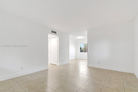 Appartement à louer à Hallandale Beach, Floride: 2 chambres, 111.48 m2 № 2049242 - photo 3