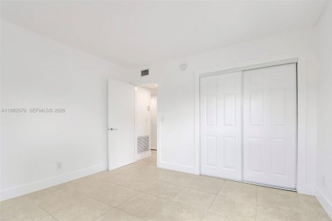 Appartement à louer à Hallandale Beach, Floride: 2 chambres, 111.48 m2 № 2049242 - photo 16