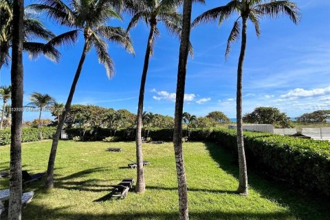 Condominio en venta en Surfside, Florida, 2 dormitorios, 91.69 m2 № 1968589 - foto 20