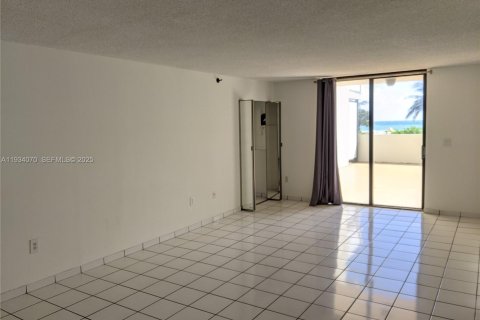 Condominio en venta en Miami Beach, Florida, 2 dormitorios, 102.94 m2 № 1992395 - foto 7