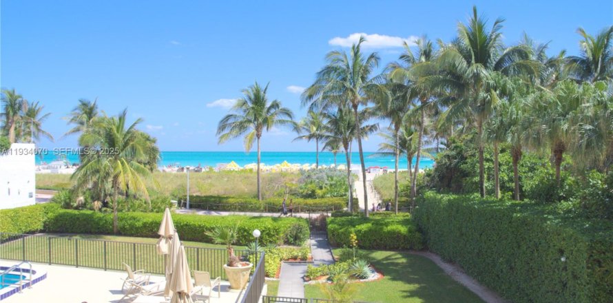 Condominio en Miami Beach, Florida, 2 dormitorios  № 1992395