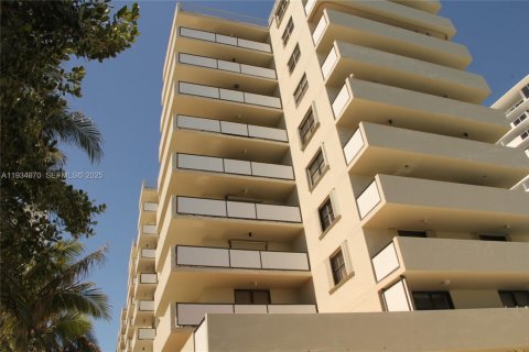 Condominio en venta en Miami Beach, Florida, 2 dormitorios, 102.94 m2 № 1992395 - foto 25