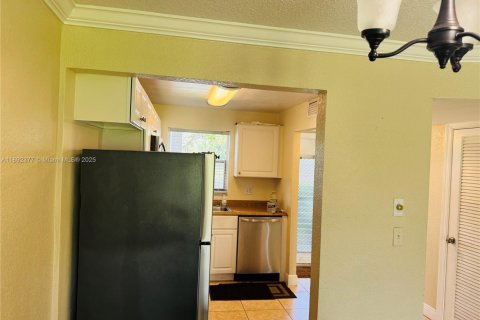 Condo in Sunrise, Florida, 2 bedrooms  № 1944948 - photo 15