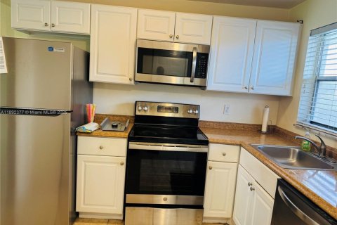 Condo in Sunrise, Florida, 2 bedrooms  № 1944948 - photo 2