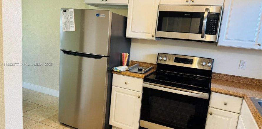 Condo in Sunrise, Florida, 2 bedrooms № 1944948
