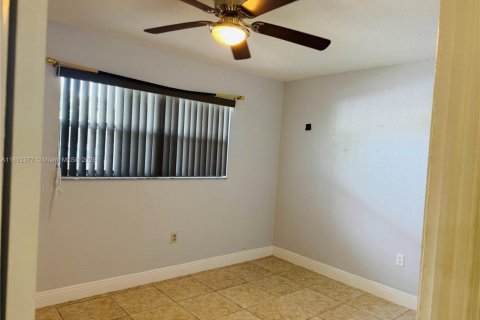 Condo in Sunrise, Florida, 2 bedrooms  № 1944948 - photo 8