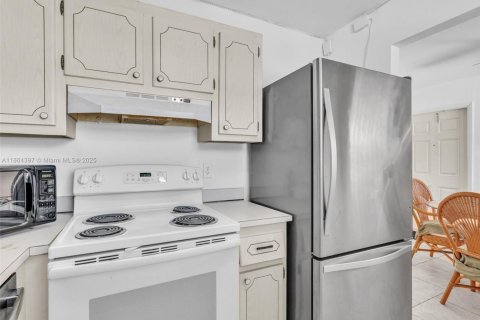 Condo in Delray Beach, Florida, 2 bedrooms  № 1892847 - photo 8