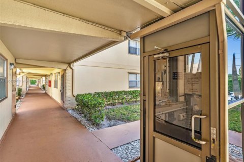 Condo in Delray Beach, Florida, 2 bedrooms  № 1892847 - photo 23
