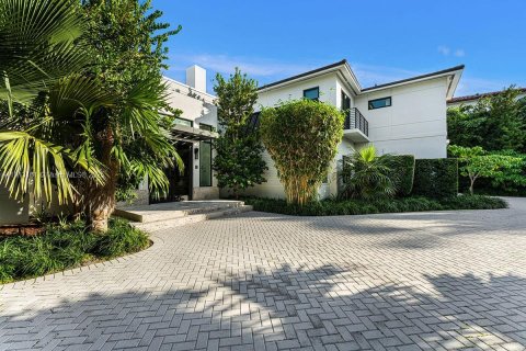 House in Miami Beach, Florida 9 bedrooms, 657.84 sq.m. № 1970260 - photo 22