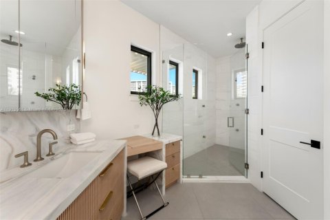 House in Miami Beach, Florida 9 bedrooms, 657.84 sq.m. № 1970260 - photo 12