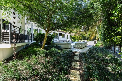 House in Miami Beach, Florida 9 bedrooms, 657.84 sq.m. № 1970260 - photo 25
