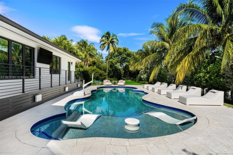 House in Miami Beach, Florida 9 bedrooms, 657.84 sq.m. № 1970260 - photo 19