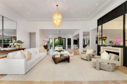 House in Miami Beach, Florida 9 bedrooms, 657.84 sq.m. № 1970260 - photo 3