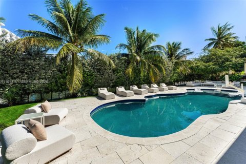 House in Miami Beach, Florida 9 bedrooms, 657.84 sq.m. № 1970260 - photo 30