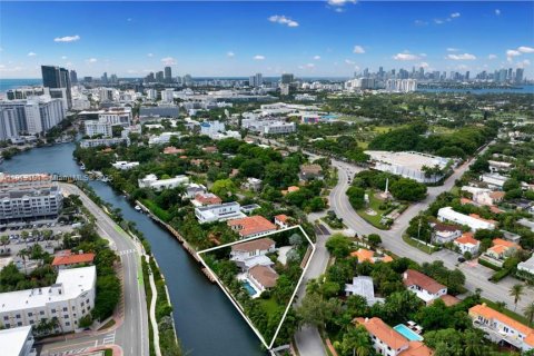 House in Miami Beach, Florida 9 bedrooms, 657.84 sq.m. № 1970260 - photo 20