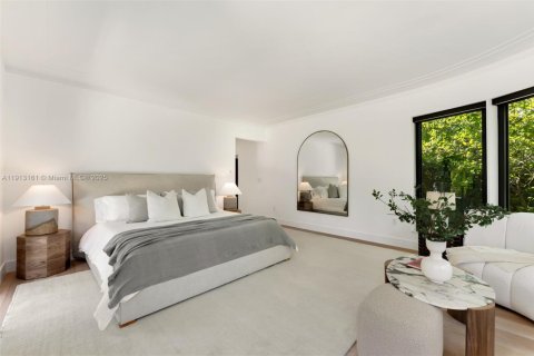 House in Miami Beach, Florida 9 bedrooms, 657.84 sq.m. № 1970260 - photo 13