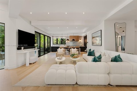 House in Miami Beach, Florida 9 bedrooms, 657.84 sq.m. № 1970260 - photo 6