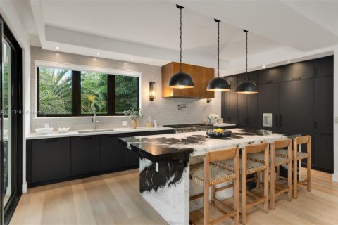 House in Miami Beach, Florida 9 bedrooms, 657.84 sq.m. № 1970260 - photo 7
