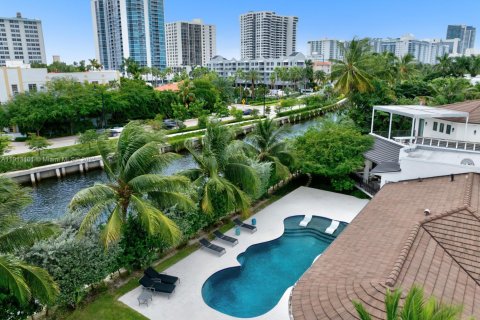 House in Miami Beach, Florida 9 bedrooms, 657.84 sq.m. № 1970260 - photo 18