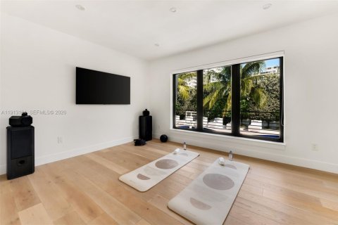 House in Miami Beach, Florida 9 bedrooms, 657.84 sq.m. № 1970260 - photo 27