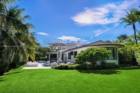 House in Miami Beach, Florida 9 bedrooms, 657.84 sq.m. № 1970260 - photo 23