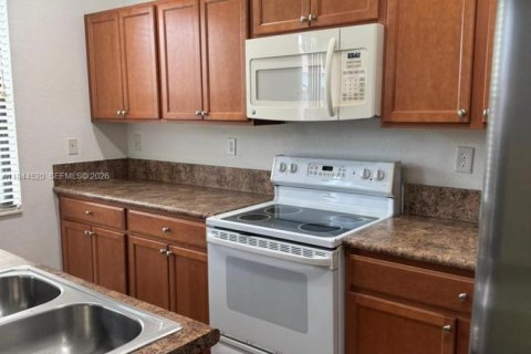 Touwnhouse à vendre à Miami, Floride: 3 chambres, 142.14 m2 № 2001340 - photo 3