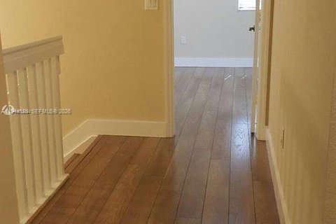 Touwnhouse à vendre à Miami, Floride: 3 chambres, 142.14 m2 № 2001340 - photo 5