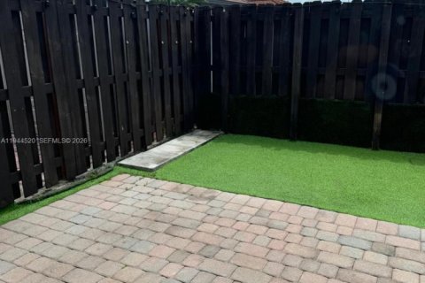 Touwnhouse à vendre à Miami, Floride: 3 chambres, 142.14 m2 № 2001340 - photo 14