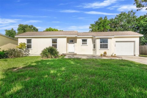 House in Palm Bay, Florida 4 bedrooms, 148.83 sq.m. № 1792913 - photo 1