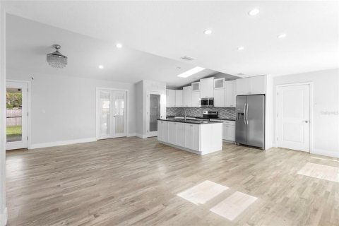 House in Palm Bay, Florida 4 bedrooms, 148.83 sq.m. № 1792913 - photo 10