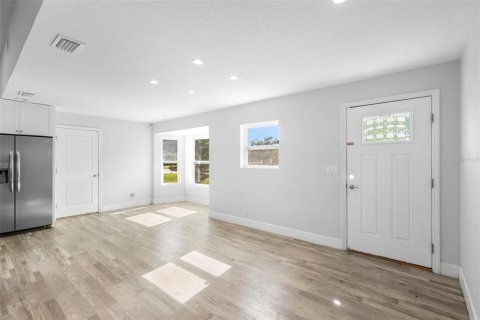 House in Palm Bay, Florida 4 bedrooms, 148.83 sq.m. № 1792913 - photo 12