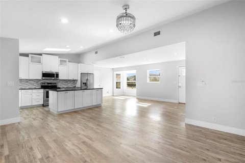 House in Palm Bay, Florida 4 bedrooms, 148.83 sq.m. № 1792913 - photo 4