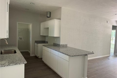 House in Trenton, Florida 3 bedrooms, 110.46 sq.m. № 1631531 - photo 3