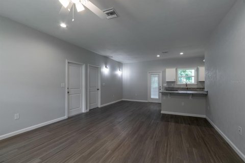 House in Trenton, Florida 3 bedrooms, 110.46 sq.m. № 1631531 - photo 7