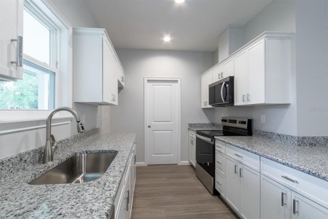 House in Trenton, Florida 3 bedrooms, 110.46 sq.m. № 1631531 - photo 12