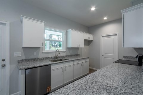 House in Trenton, Florida 3 bedrooms, 110.46 sq.m. № 1631531 - photo 11