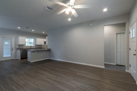 House in Trenton, Florida 3 bedrooms, 110.46 sq.m. № 1631531 - photo 6