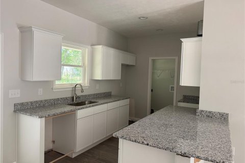 House in Trenton, Florida 3 bedrooms, 110.46 sq.m. № 1631531 - photo 2