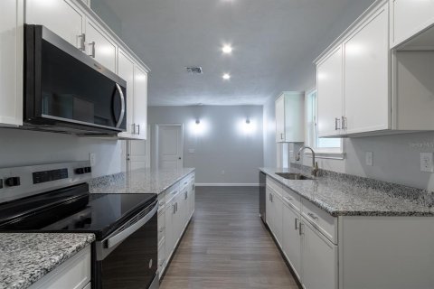 House in Trenton, Florida 3 bedrooms, 110.46 sq.m. № 1631531 - photo 13