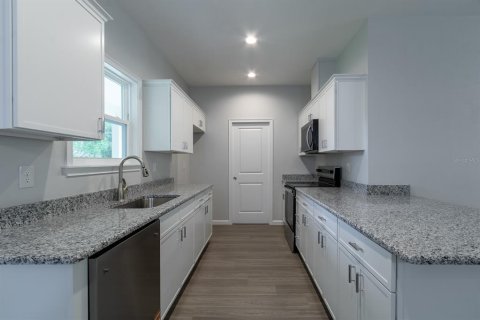 House in Trenton, Florida 3 bedrooms, 110.46 sq.m. № 1631531 - photo 10