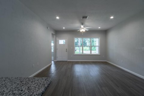 House in Trenton, Florida 3 bedrooms, 110.46 sq.m. № 1631531 - photo 8