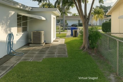 House in Hollywood, Florida 3 bedrooms, 176.98 sq.m. № 1892385 - photo 9