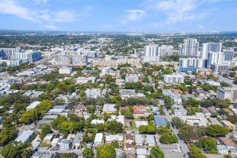 House in Hollywood, Florida 3 bedrooms, 176.98 sq.m. № 1892385 - photo 8