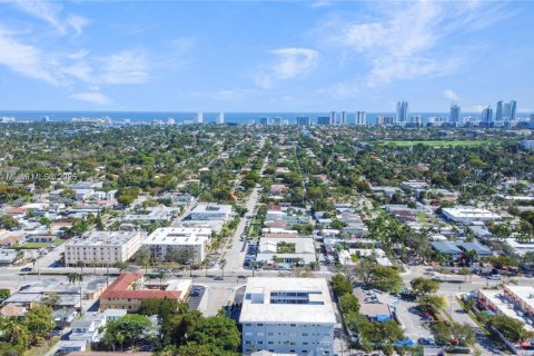 House in Hollywood, Florida 3 bedrooms, 176.98 sq.m. № 1892385 - photo 7